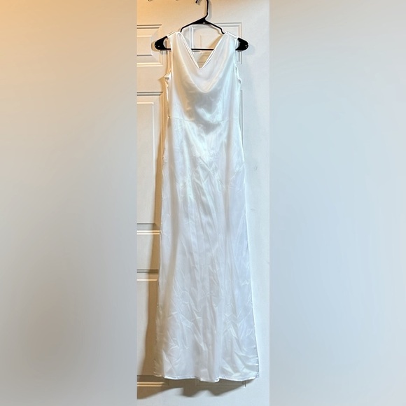MUXXN Boutique Dress, White Full Length Gown, Large, NWT - Picture 7 of 10